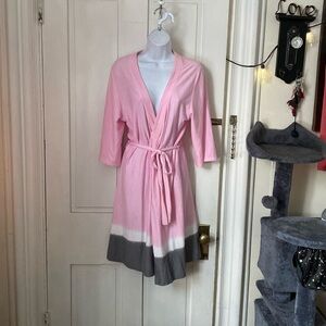 Insomniax med pink grey robe
